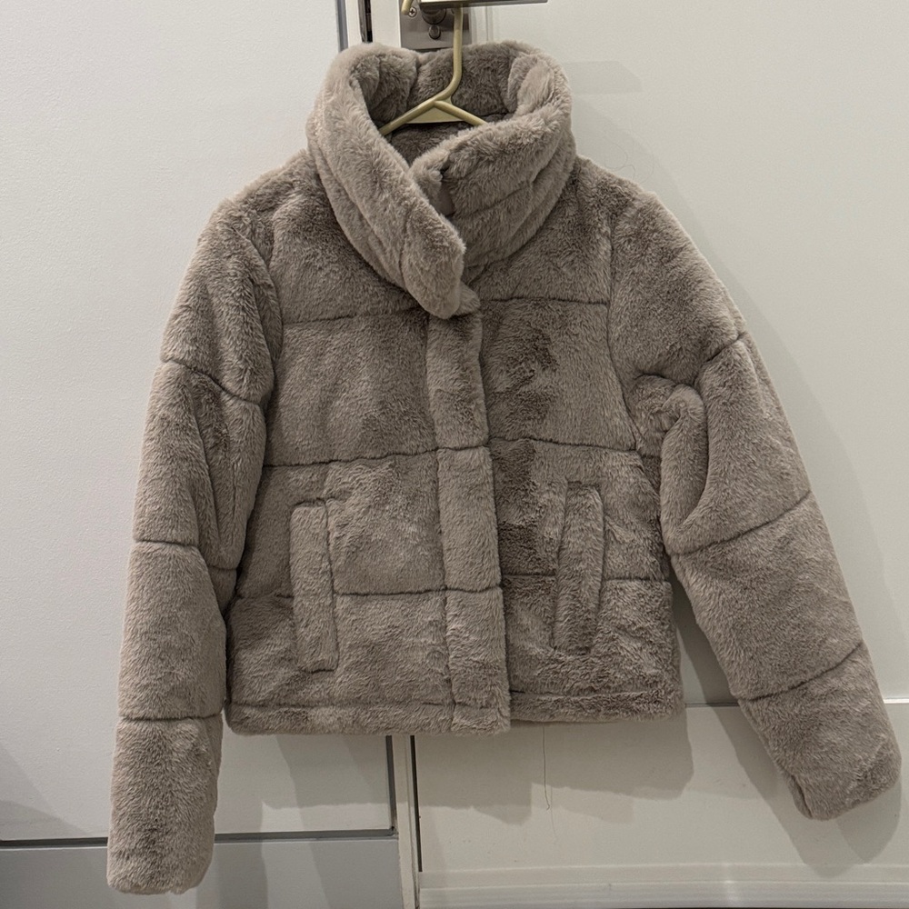 Abercrombie & Fitch Women's faux fur Jacket